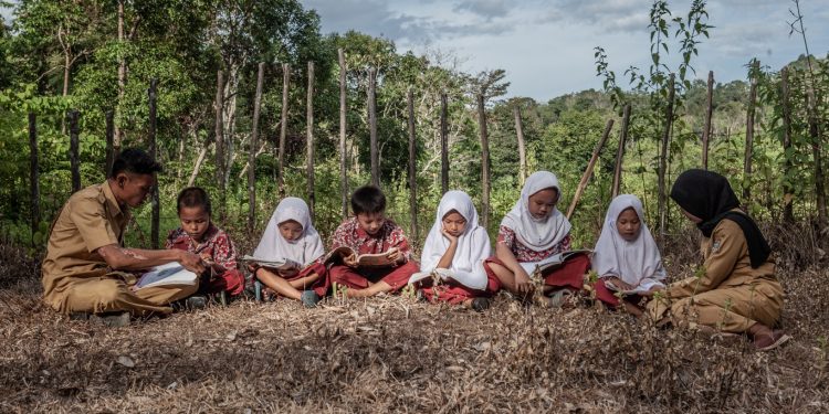 Tahun 2024:Peningkatan Tunjangan Guru dan Bansos Pendidikan yang Signifikan