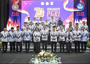 Pemerintah memperkenalkan satu persyaratan tambahan untuk mendapatkan tunjangan sertifikasi guru, sehingga total ada 9 syarat yang harus dipenuhi.