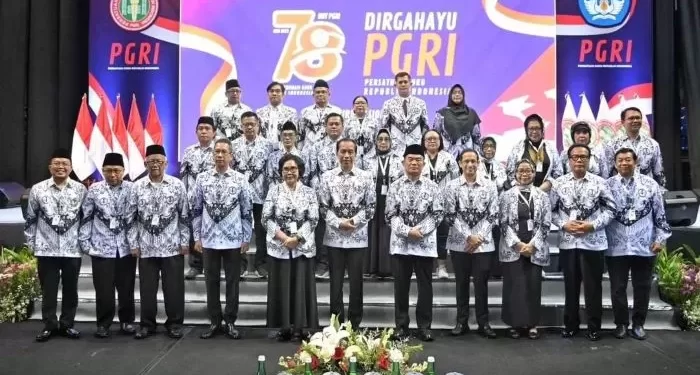 Pemerintah memperkenalkan satu persyaratan tambahan untuk mendapatkan tunjangan sertifikasi guru, sehingga total ada 9 syarat yang harus dipenuhi.