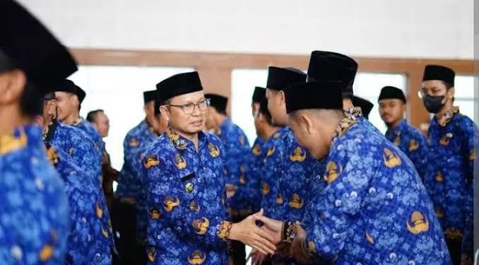 Pemerintah akan melaksanakan penempatan tenaga honorer menjadi PPPK baik dalam status penuh waktu maupun paruh waktu, tanpa memandang izin dari pihak terkait.