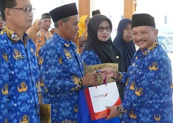 Informasi terbaru dari BKN: Kini, PNS dapat terus bekerja hingga mencapai usia 65 tahun sebelum memasuki masa pensiun!