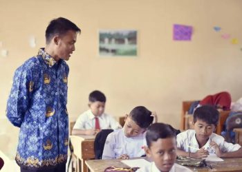 Kurikulum Merdeka yang dikabarkan akan menjadi kurikulum nasional pada tahun 2024, ternyata memiliki 3 karakteristik dan 3 manfaat yang menarik, mari kita simak…