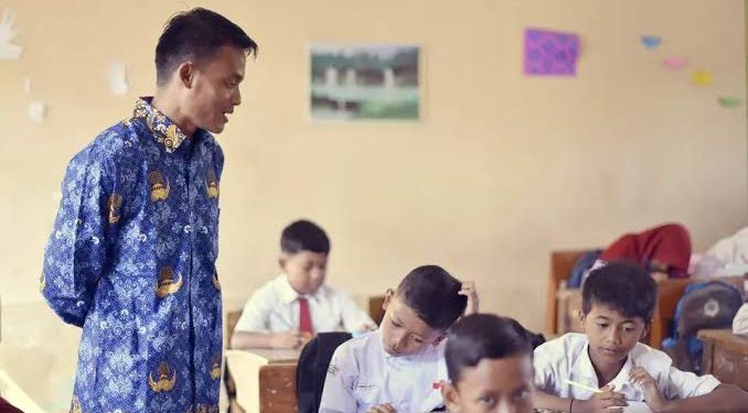 Kurikulum Merdeka yang dikabarkan akan menjadi kurikulum nasional pada tahun 2024, ternyata memiliki 3 karakteristik dan 3 manfaat yang menarik, mari kita simak… 