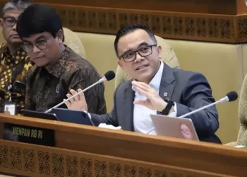 Menpan RB Abdullah Azwar Anas menegaskan bahwa tenaga honorer akan menerima Tunjangan Hari Raya (THR) tahun 2024 dengan syarat memenuhi syarat-syarat tertentu.