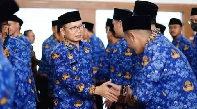 Guru PNS dan PPPK semakin sejahtera! Pemerintah memberikan dua jenis tunjangan tambahan pada tahun 2024, yang akan dibayarkan setiap bulannya.