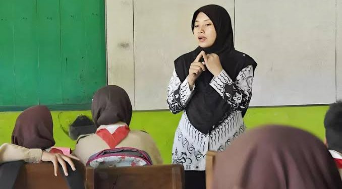 Guru harus bersiap, karena Kurikulum Nasional akan diterapkan oleh Kemendikbudristek mulai tahun ini, siap atau tidak, mereka harus siap!