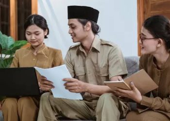 Tenaga honorer diangkat menjadi PPPK tahun 2024, termasuk tenaga honorer pendidikan. Cek info lengkapnya!