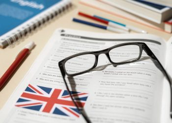 Bahasa Inggris Jadi Wajib Mulai Tahun Ajaran 2027/2028 di SD, MI, dan Sederajat