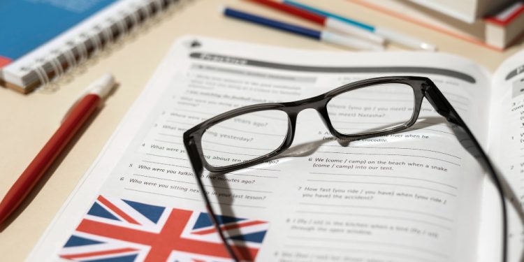 Bahasa Inggris Jadi Wajib Mulai Tahun Ajaran 2027/2028 di SD, MI, dan Sederajat