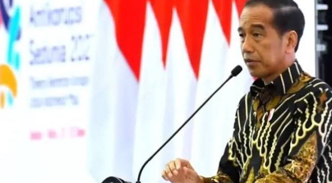 Jokowi memberikan penghargaan kepada honorer dengan beberapa syarat, di antaranya adalah jaminan sosial.