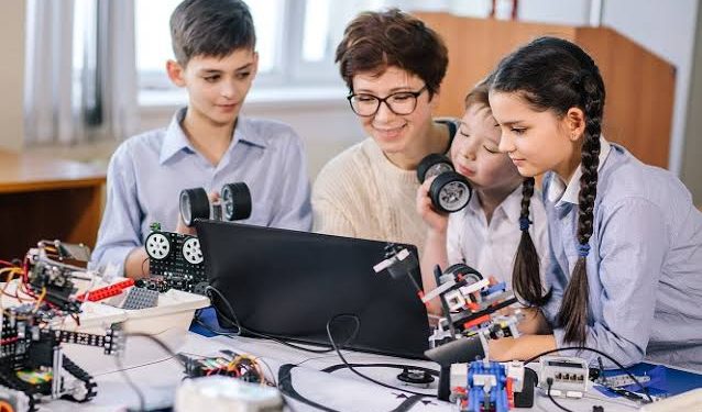 Metode Pembelajaran STEM: Pengertian, Manfaat, dan Jenis-Jenisnya 