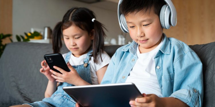 Pengaruh Perkembangan Teknologi Terhadap Anak SD