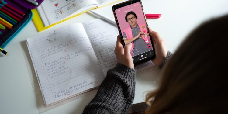 Fenomena Guru TIKTOKER