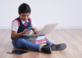 Dampak Positif dan Negatif Gadget bagi Perkembangan Anak-anak