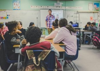 Inovasi Media Pembelajaran Interaktif untuk Peningkatan Partisipasi Aktif Siswa